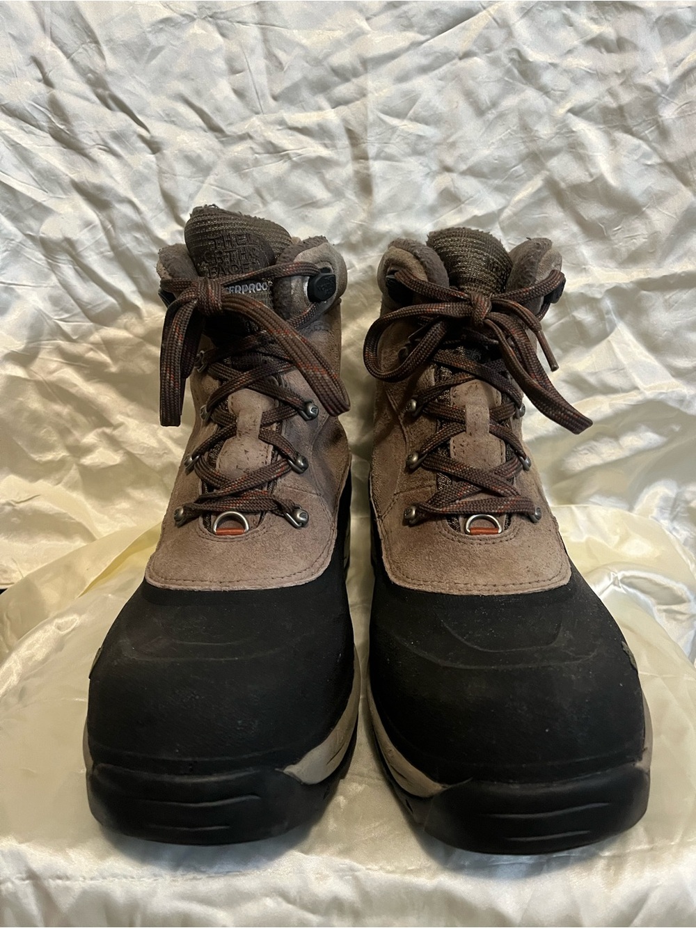 The North Face men’s size 11 winter boots. Like new